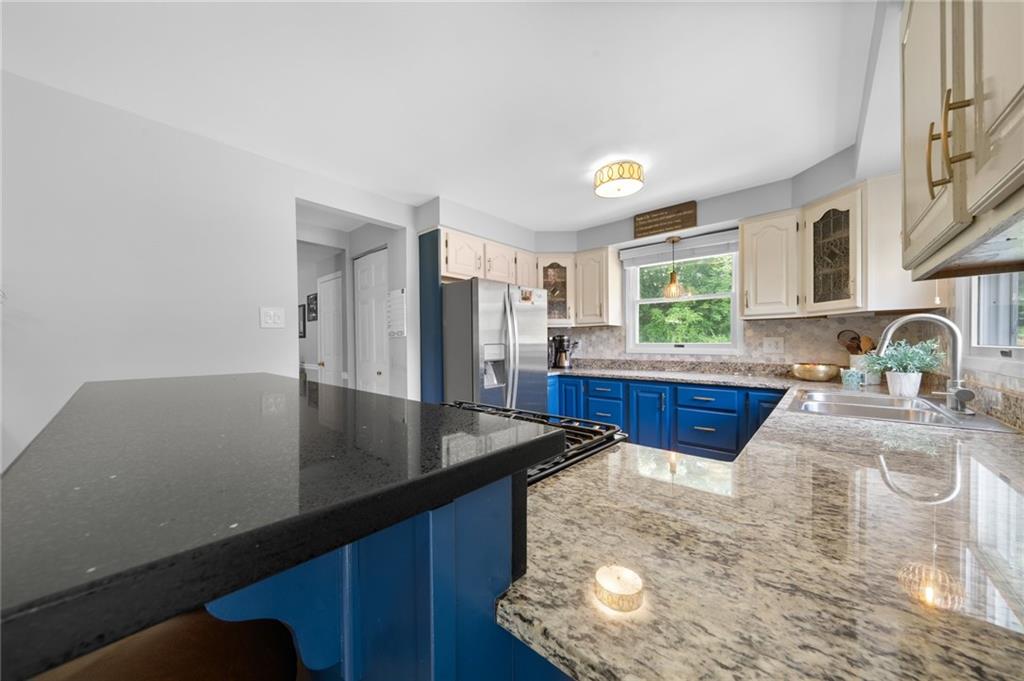 230 McWilliams Road Trafford, PA 15085 - Photo 12 of 50 Granite countertops