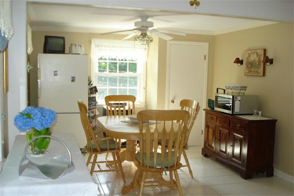 18 Bernard Road Woburn, MA 01801 - Photo 4 of 19 Gallery Image 4