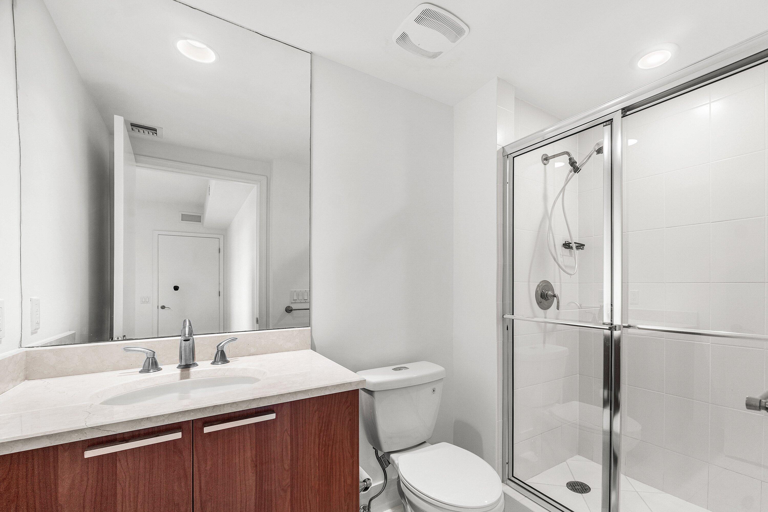 2650 Lake Shore Drive, Unit 1005 Riviera Beach, FL 33404 - Photo 19 of 52 Guest Bath