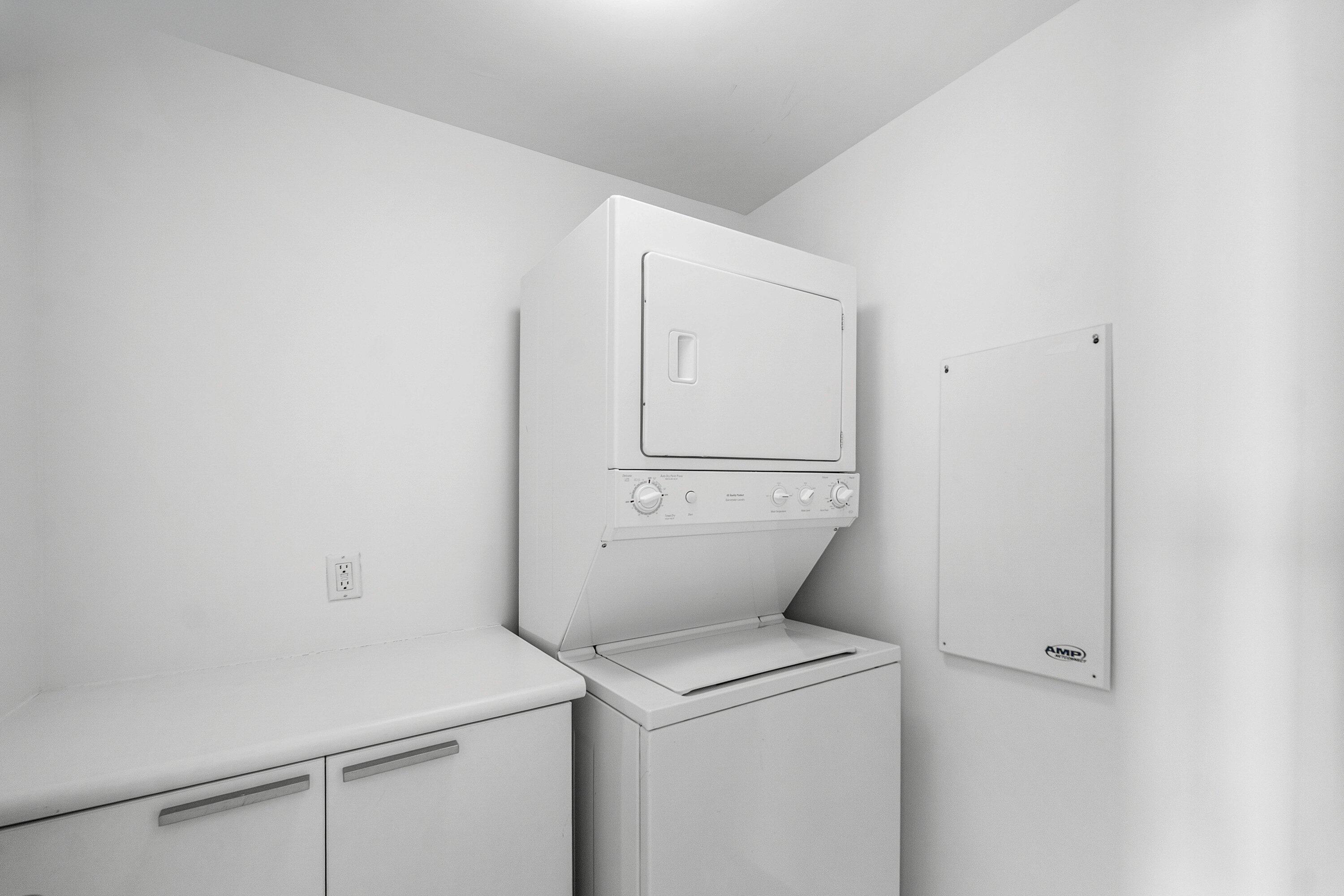 2650 Lake Shore Drive, Unit 1005 Riviera Beach, FL 33404 - Photo 20 of 52 Laundry Room