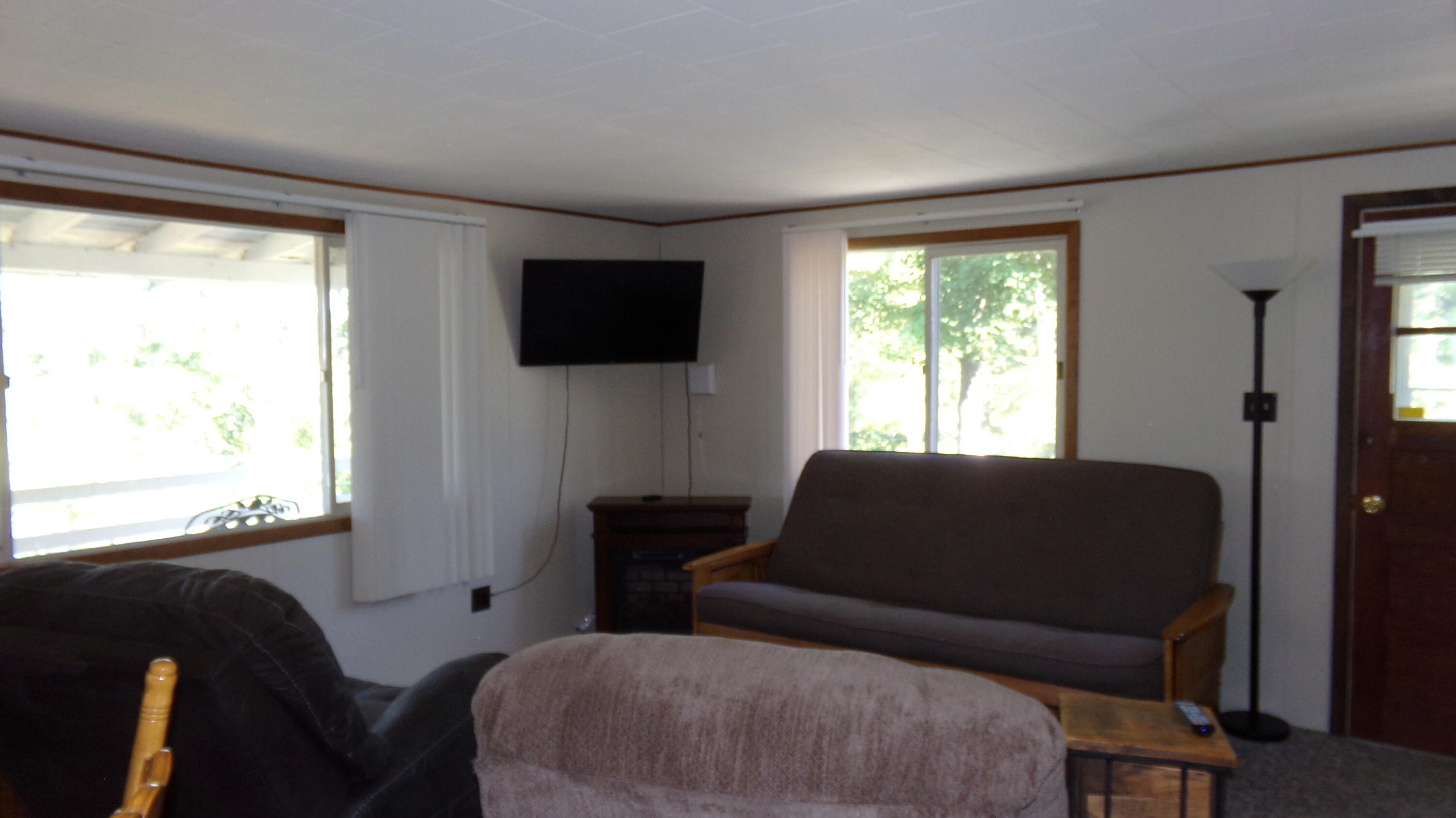 9151 Parkway Road Stephenson, WI 54114 - Photo 15 of 44 Livingroom