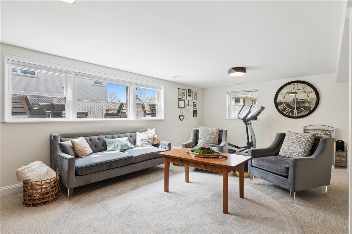 8154 Root Court Niles, IL 60714 - Photo 13 of 32