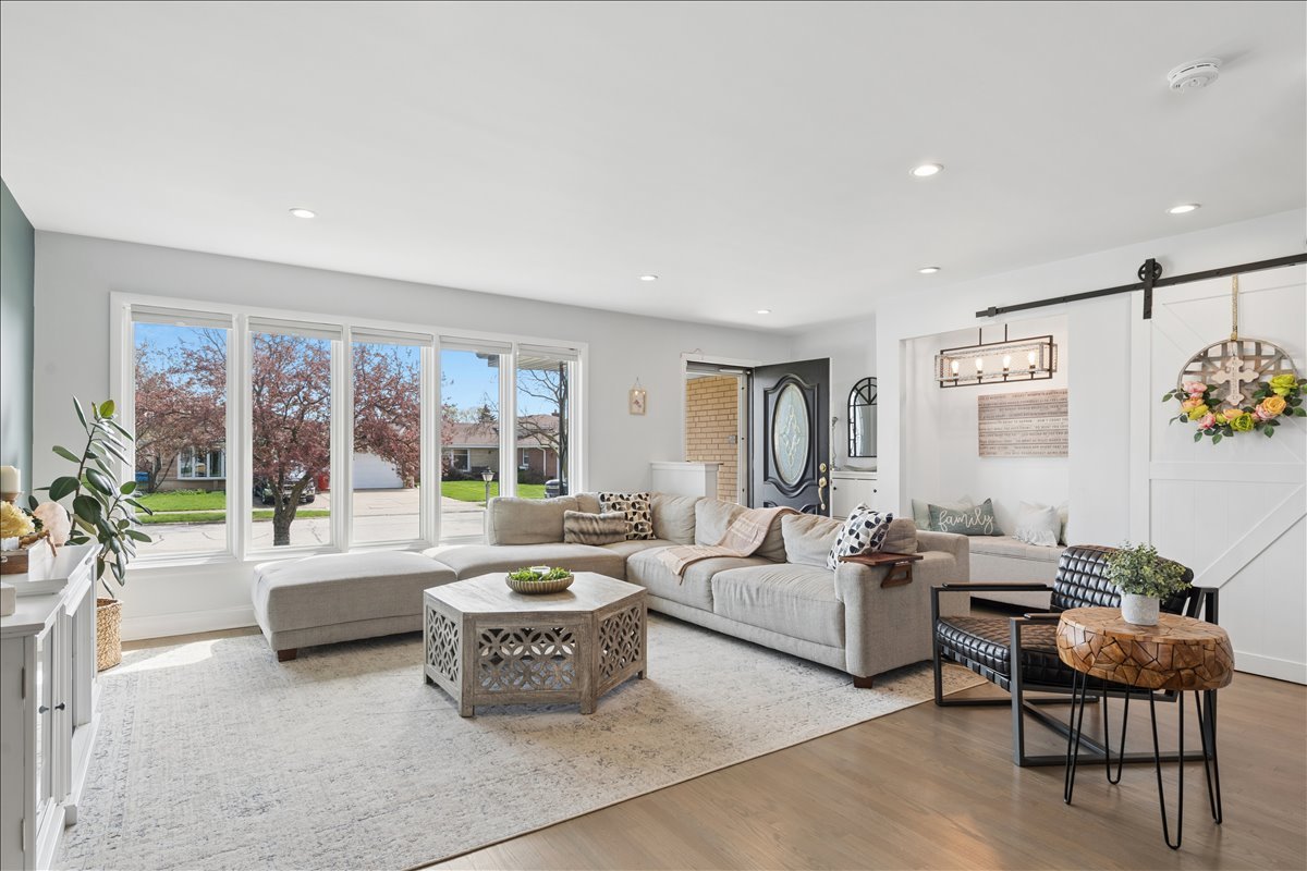 8154 Root Court Niles, IL 60714 - Photo 3 of 32