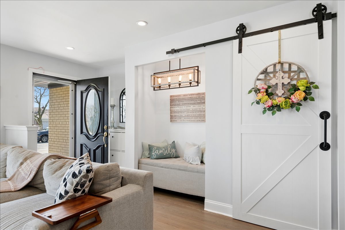 8154 Root Court Niles, IL 60714 - Photo 4 of 32