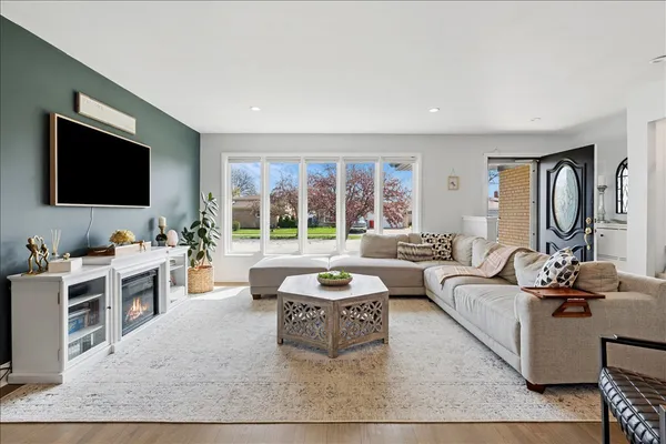 $699,000 | 8154 Root Court, Niles, IL 60714