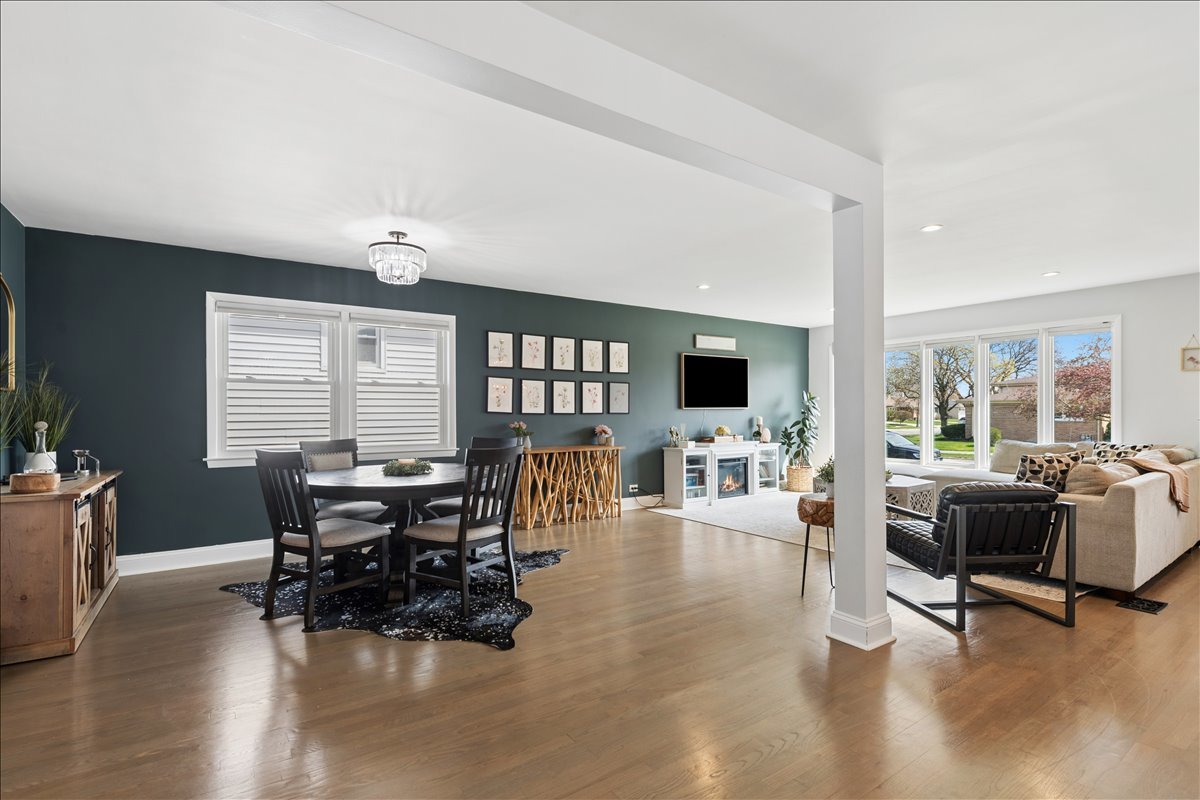 8154 Root Court Niles, IL 60714 - Photo 7 of 32