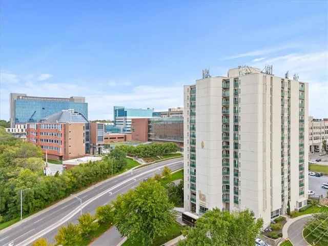 $185,000 | 3838 Rainbow Boulevard, Unit 304, Kansas City, KS 66103