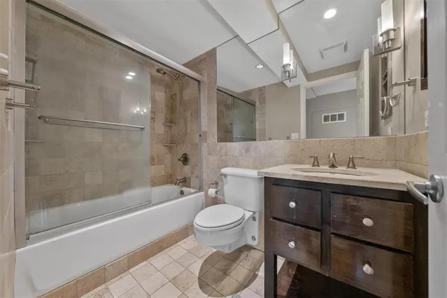 $185,000 | 3838 Rainbow Boulevard, Unit 304, Kansas City, KS 66103