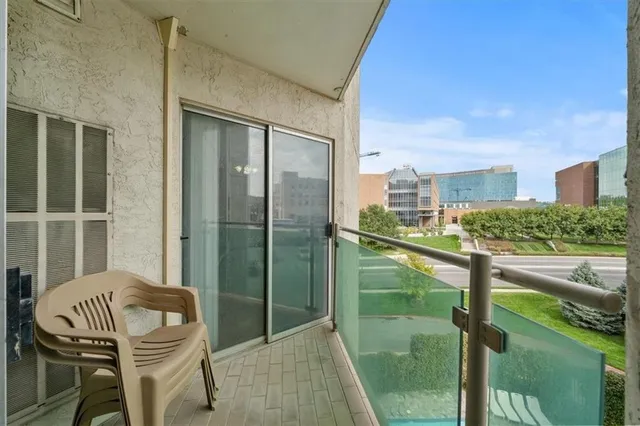 $185,000 | 3838 Rainbow Boulevard, Unit 304, Kansas City, KS 66103