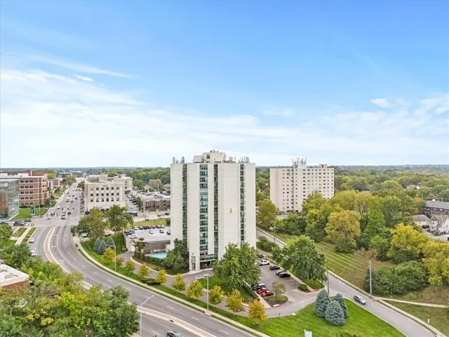 $185,000 | 3838 Rainbow Boulevard, Unit 304, Kansas City, KS 66103