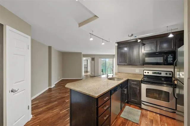 $185,000 | 3838 Rainbow Boulevard, Unit 304, Kansas City, KS 66103