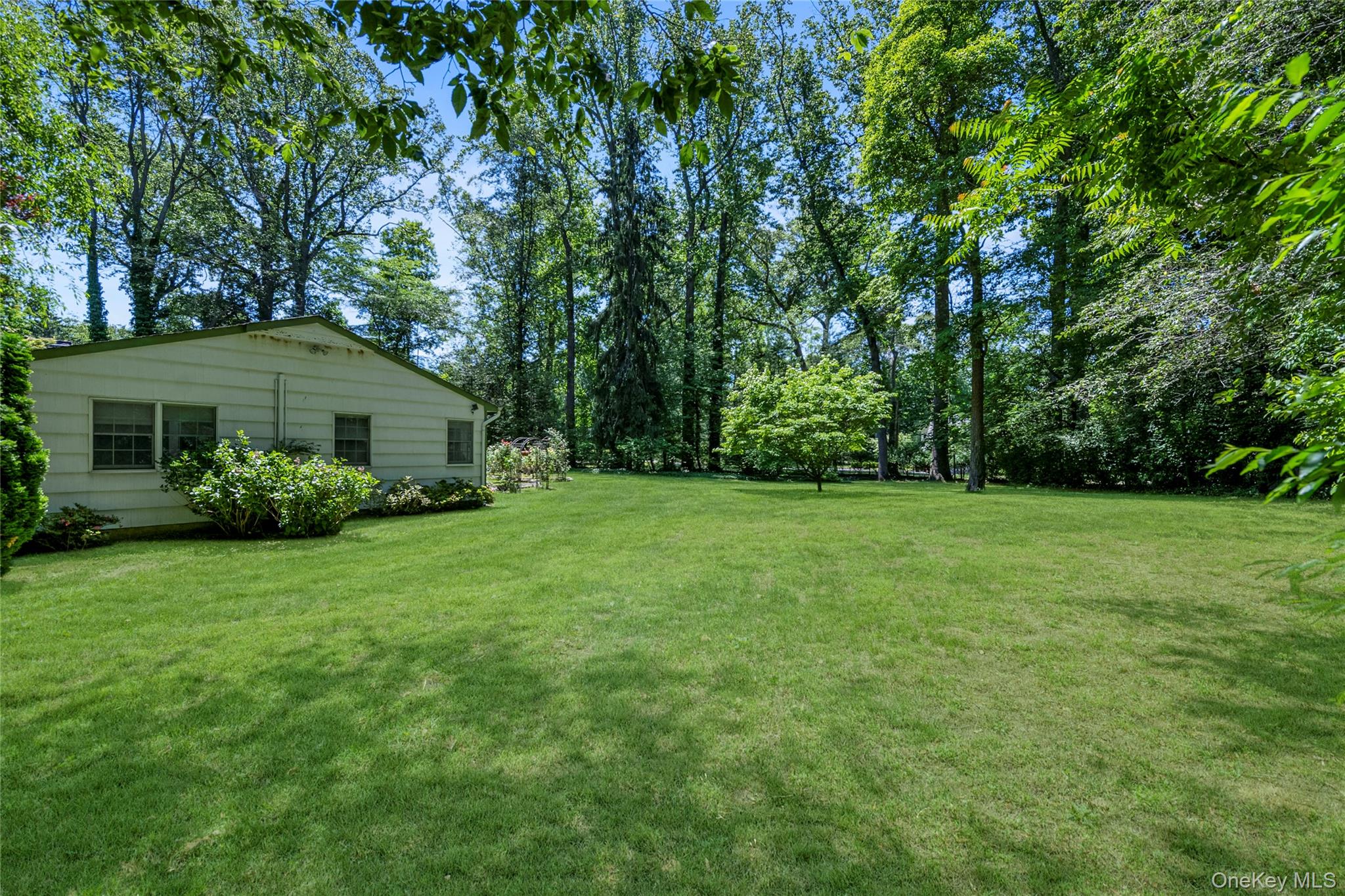 5 Eden Roc Drive Locust Valley, NY 11560 - Photo 27 of 30
