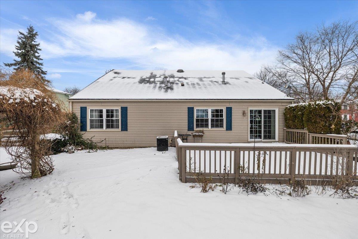 41881 Park Ridge Road Novi, MI 48375 - Photo 11 of 48 50164503-9dfe16c3-6f6a-43e5-b7ca-cdc12b9ca1f1.JPG
