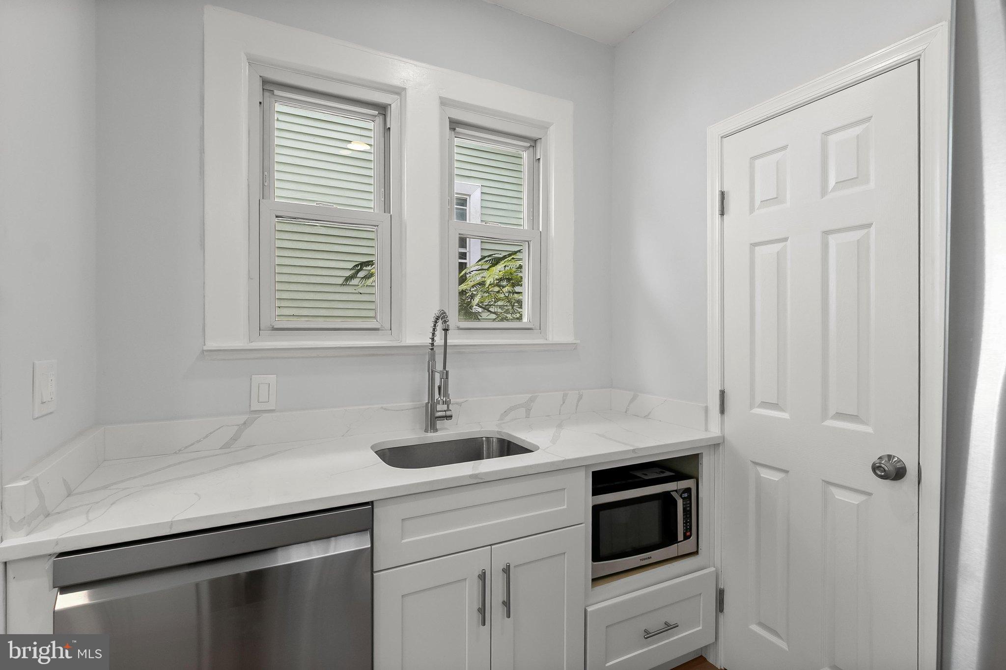 4212 Kennedy Street Hyattsville, MD 20781 - Photo 6 of 48 Kitchen
