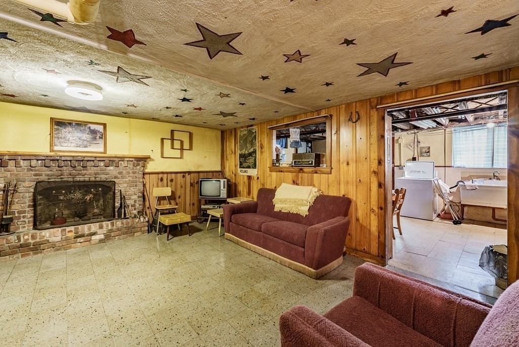 58 Rugby Street Holyoke, MA 01040 - Photo 18 of 38 Gallery Image 18