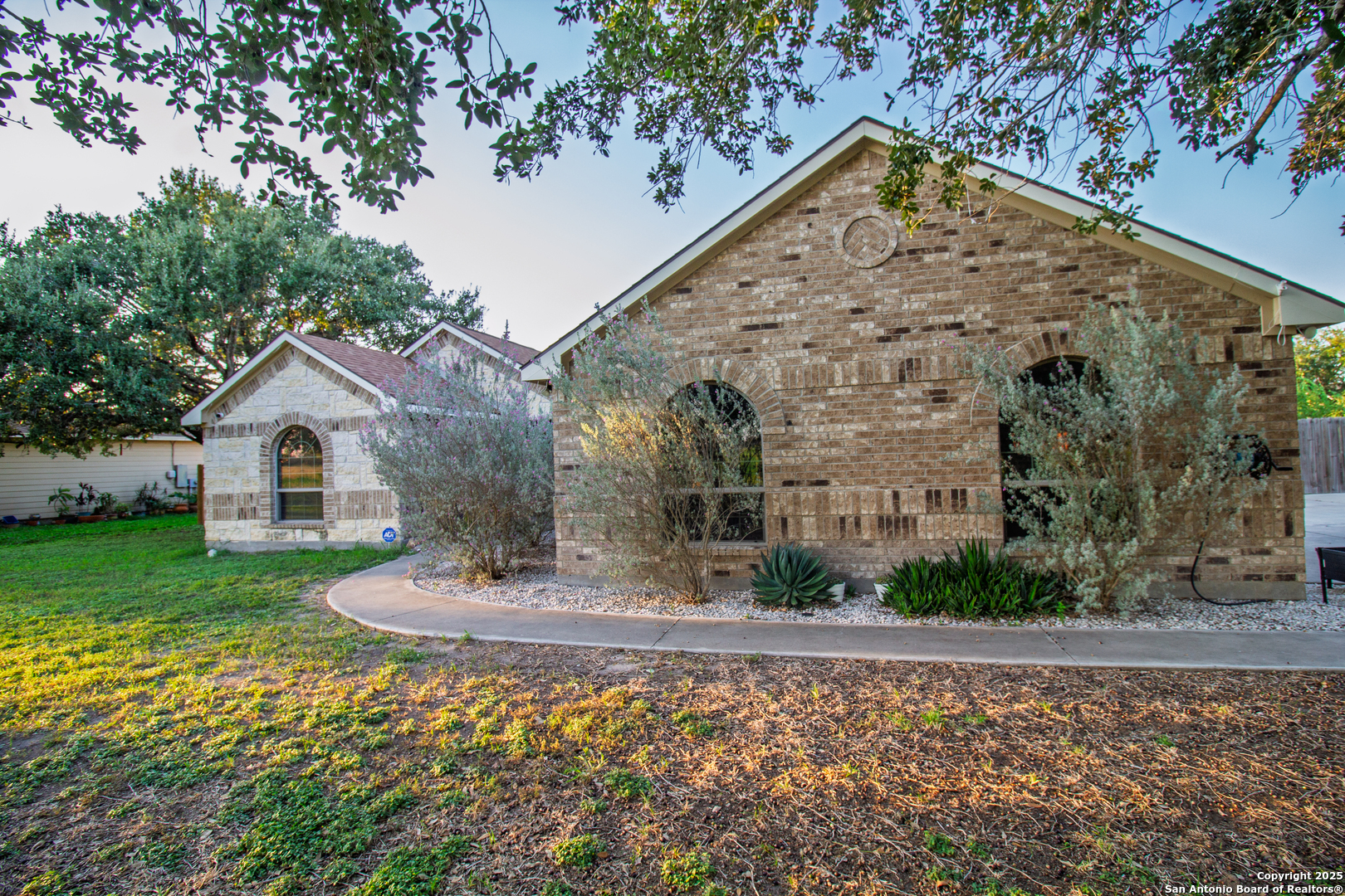 504 West Sullivan Street Skidmore, TX 78389 - Photo 2 of 35 a front view of a house with garden