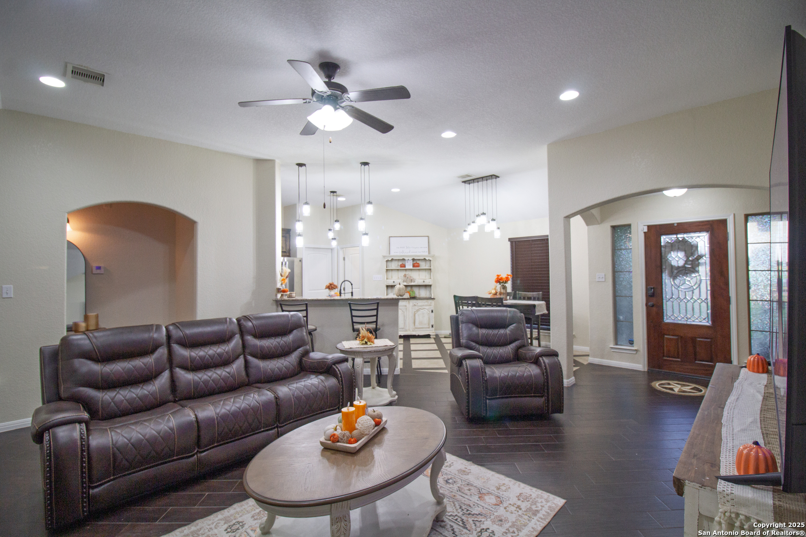 504 West Sullivan Street Skidmore, TX 78389 - Photo 8 of 35 a living room with furniture and a large mirror