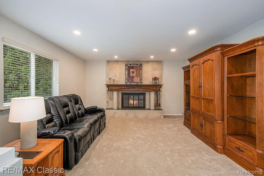 14042 Riga Livonia, MI 48154 - Photo 10 of 25