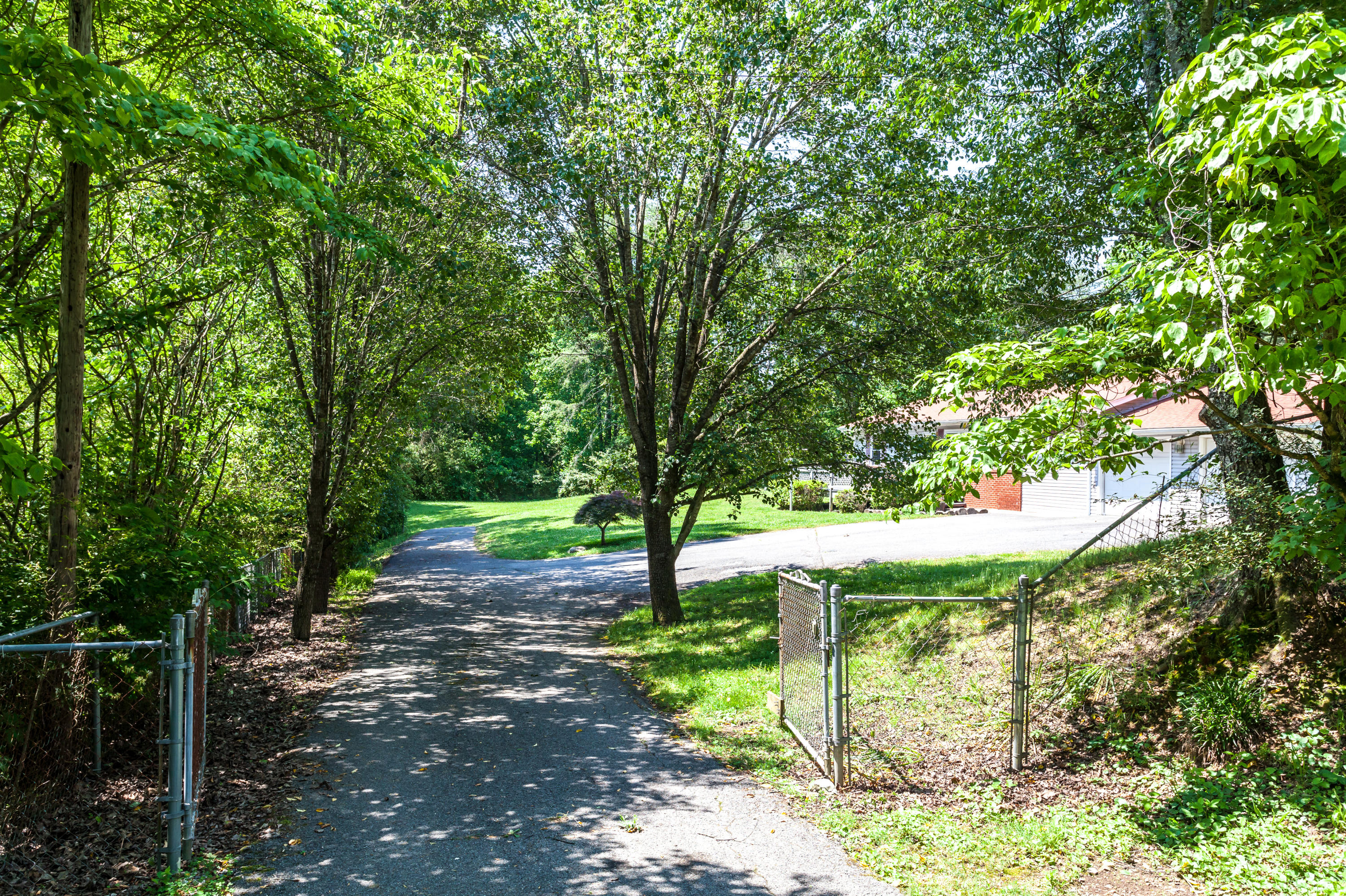 351 Old Emory Road Clinton, TN 37716 - Photo 2 of 34 001160523-2-351OldEmoryRdClintonTN-FULL