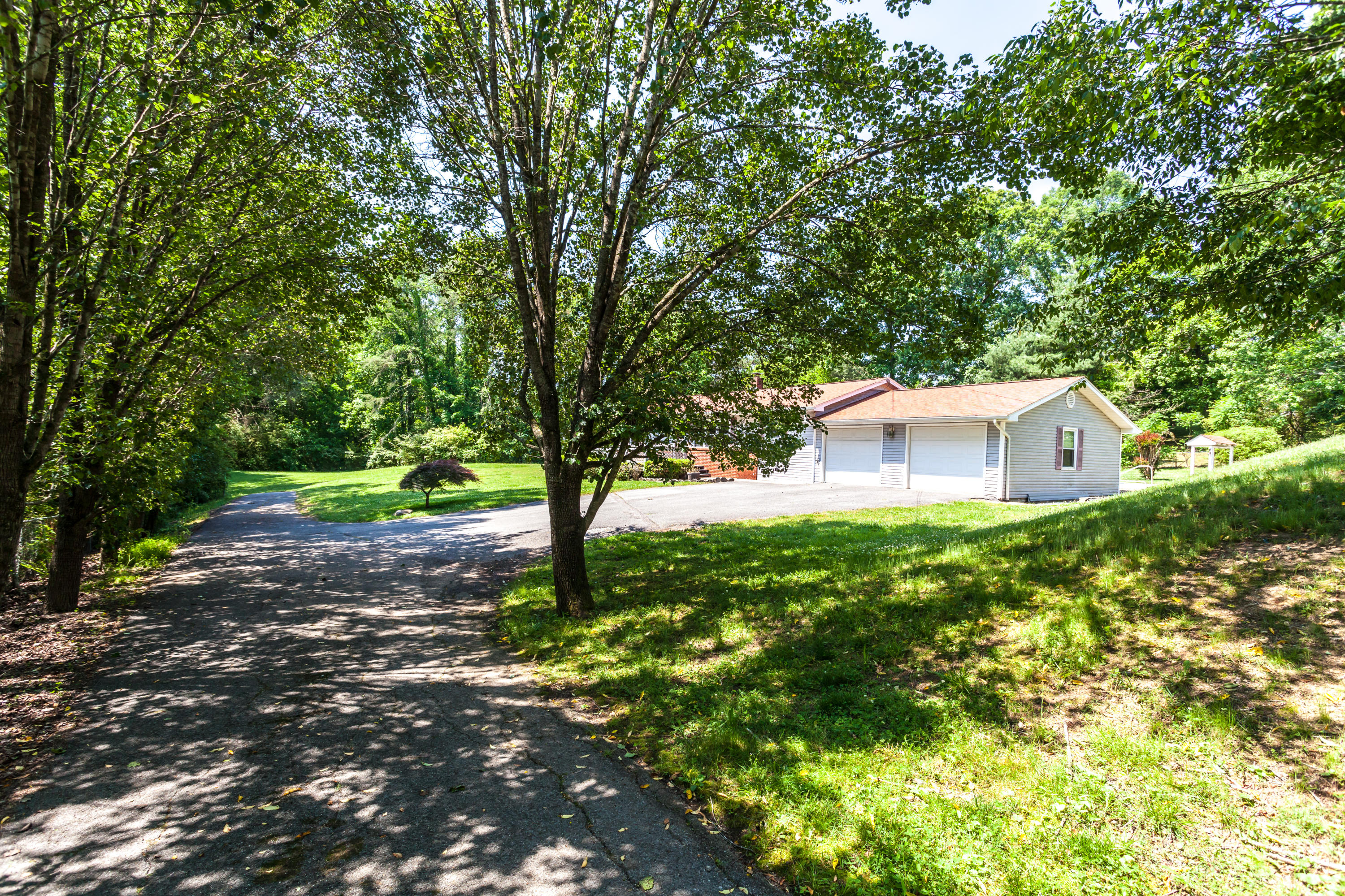 351 Old Emory Road Clinton, TN 37716 - Photo 3 of 34 002160523-2-351OldEmoryRdClintonTN-FULL