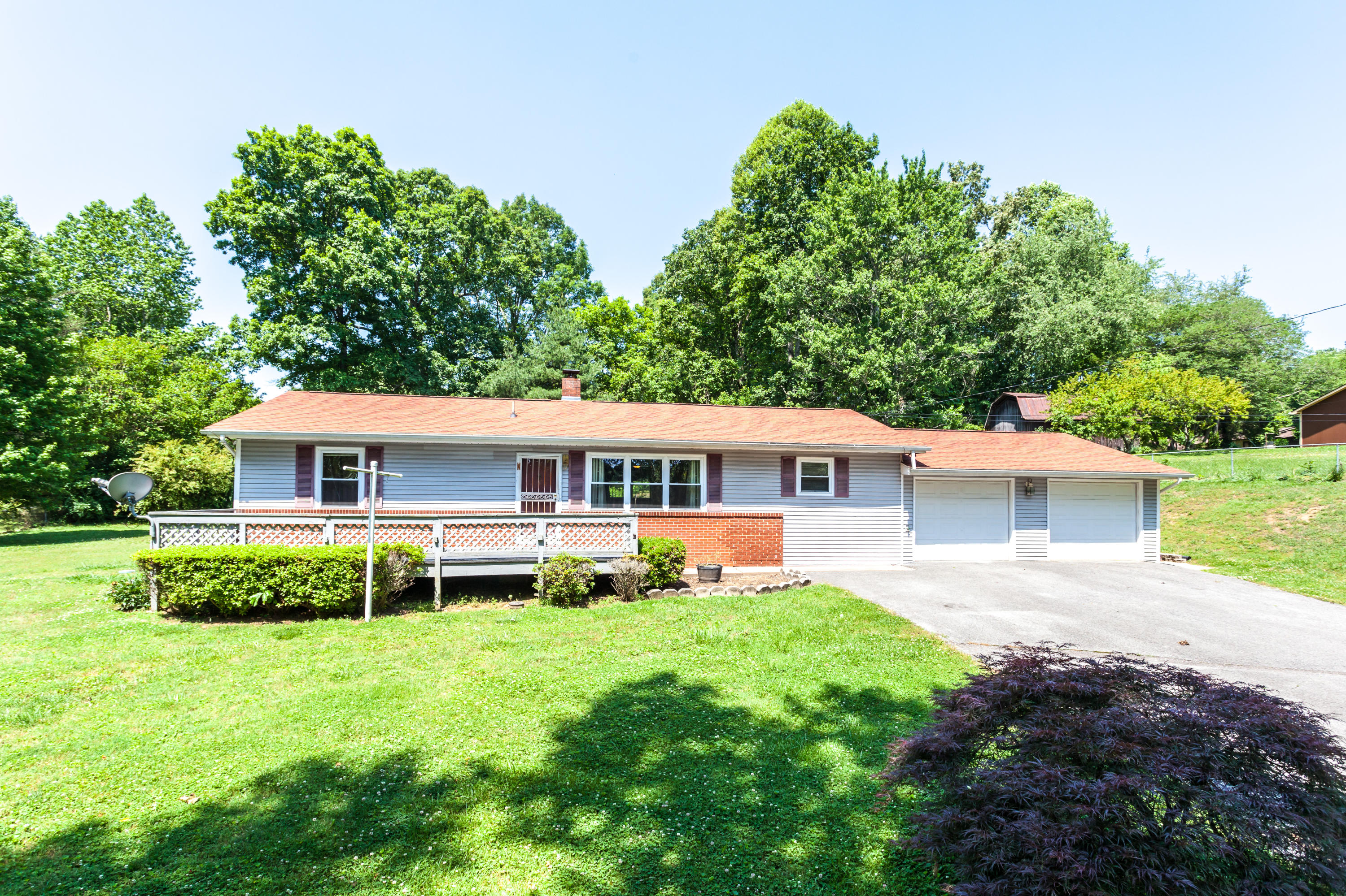 351 Old Emory Road Clinton, TN 37716 - Photo 4 of 34 005160523-2-351OldEmoryRdClintonTN-FULL