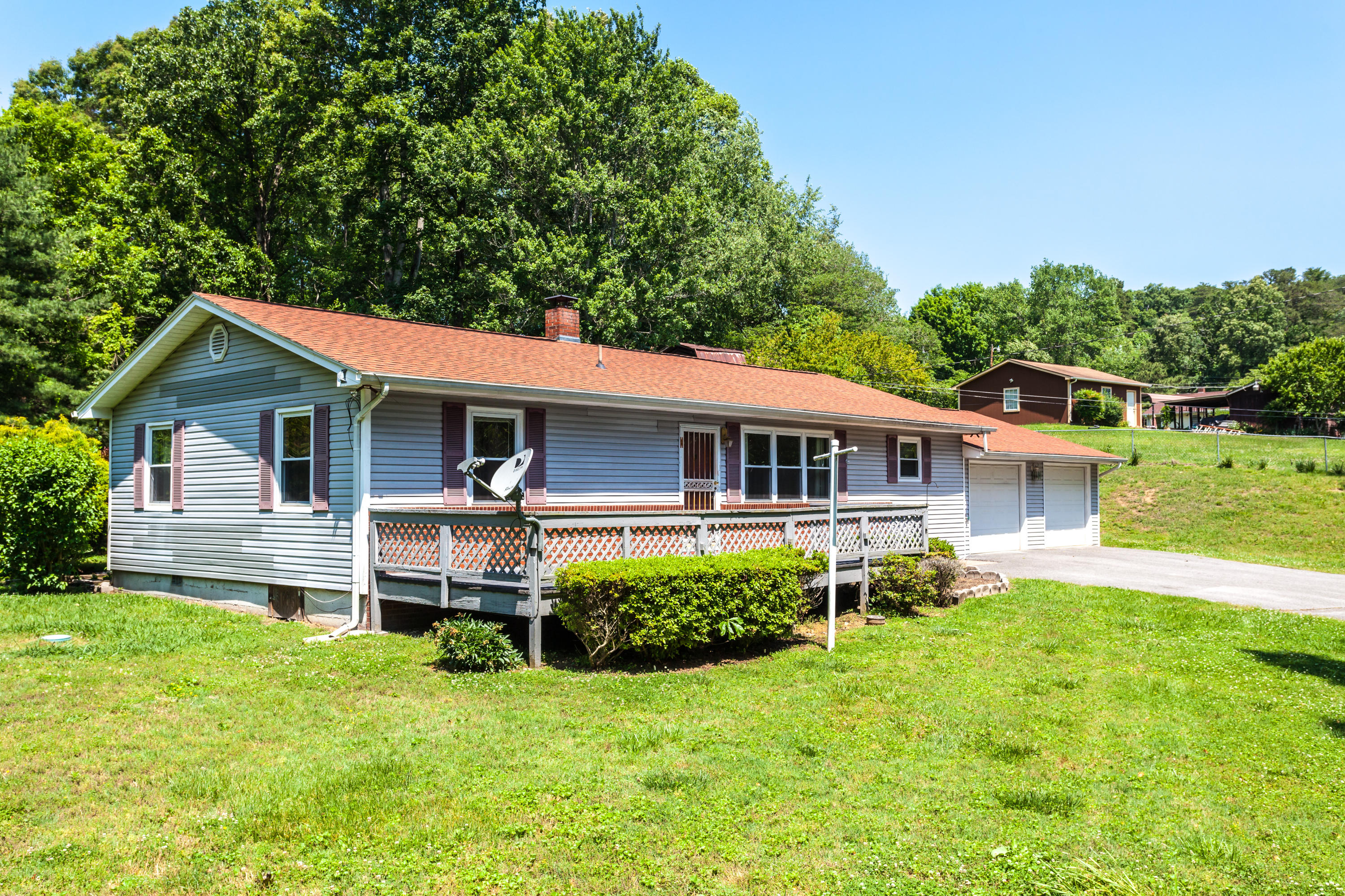 351 Old Emory Road Clinton, TN 37716 - Photo 7 of 34 008160523-2-351OldEmoryRdClintonTN-FULL