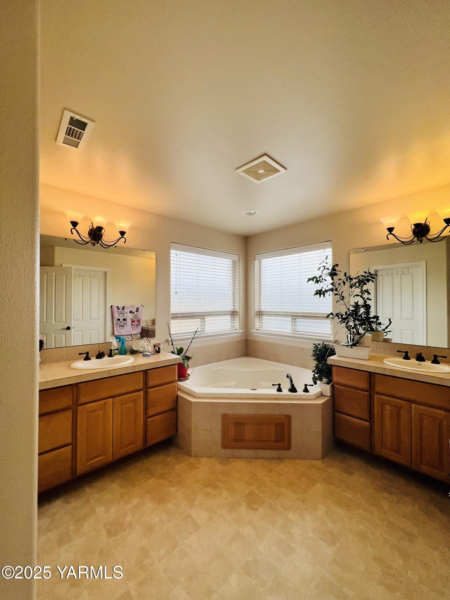 8505 Midvale Road Yakima, WA 98908 - Photo 10 of 36 MIDVALE VANITY 2