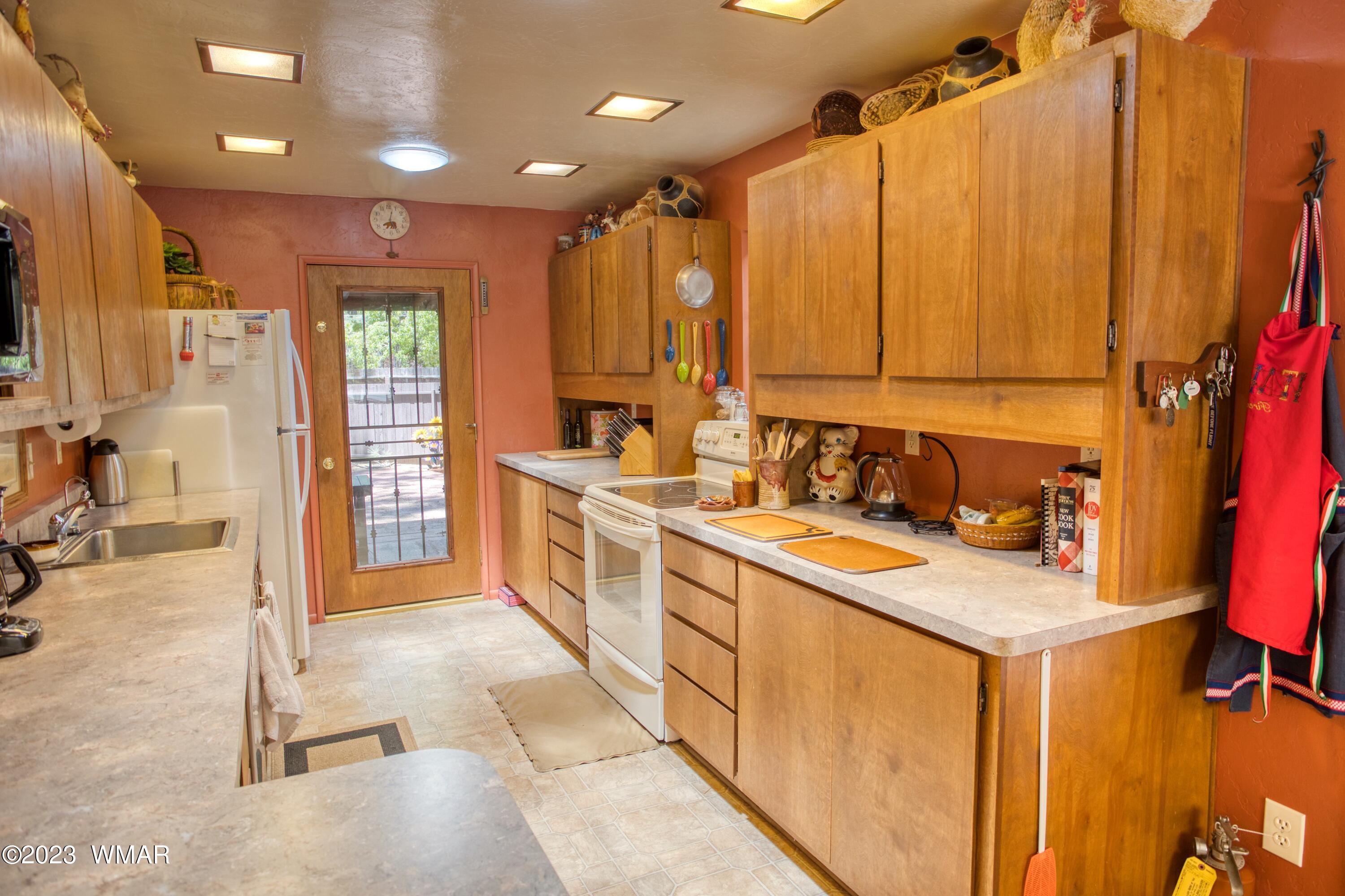 8720 Wild Horse Road Pinetop, AZ 85935 - Photo 19 of 30 Gallery Image 19