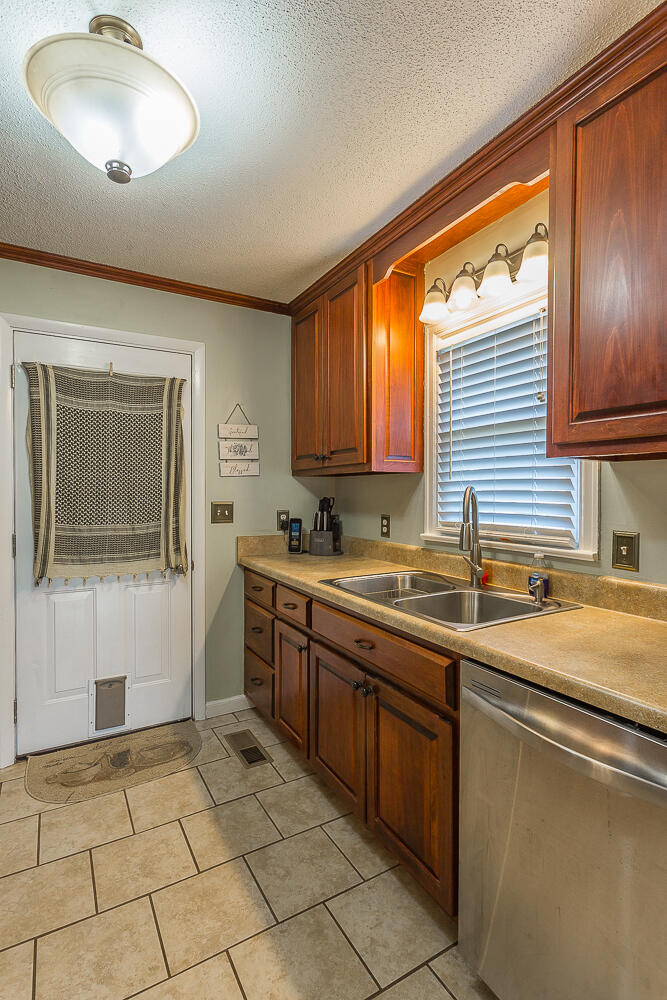 504 Forrest Road Fort Oglethorpe, GA 30742 - Photo 7 of 34 504 Forrest Road HD -12
