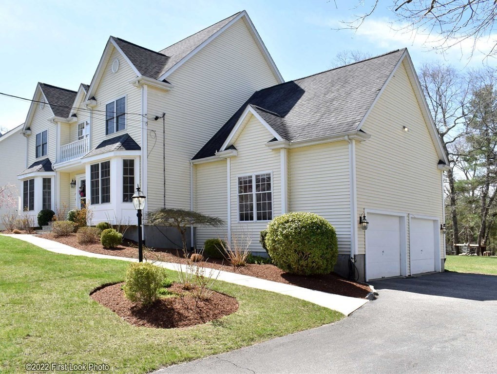 17 Highridge Road Bellingham, MA 02019 - Photo 2 of 31 Gallery Image 2