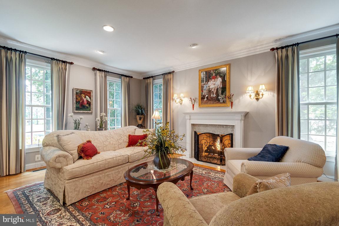 Formal Living Room w/gas Fireplace