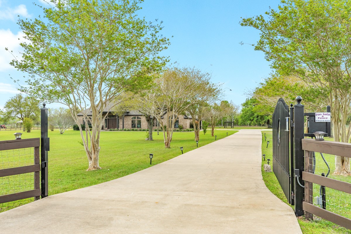 20111 Farm To Market Road 523 Angleton, TX 77515 - Photo 11 of 47