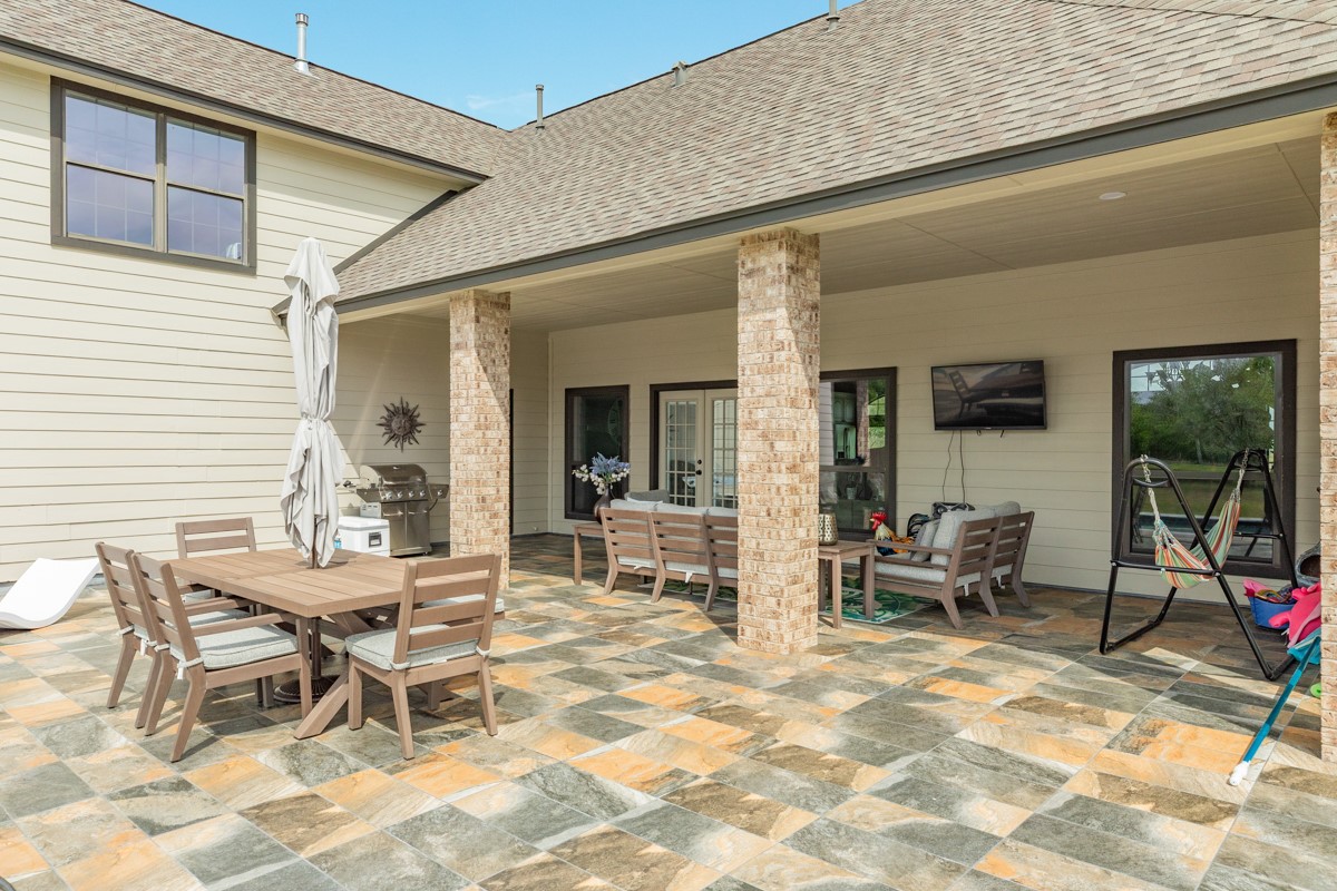 20111 Farm To Market Road 523 Angleton, TX 77515 - Photo 22 of 47 a view of a dinning table and chairs in the patio