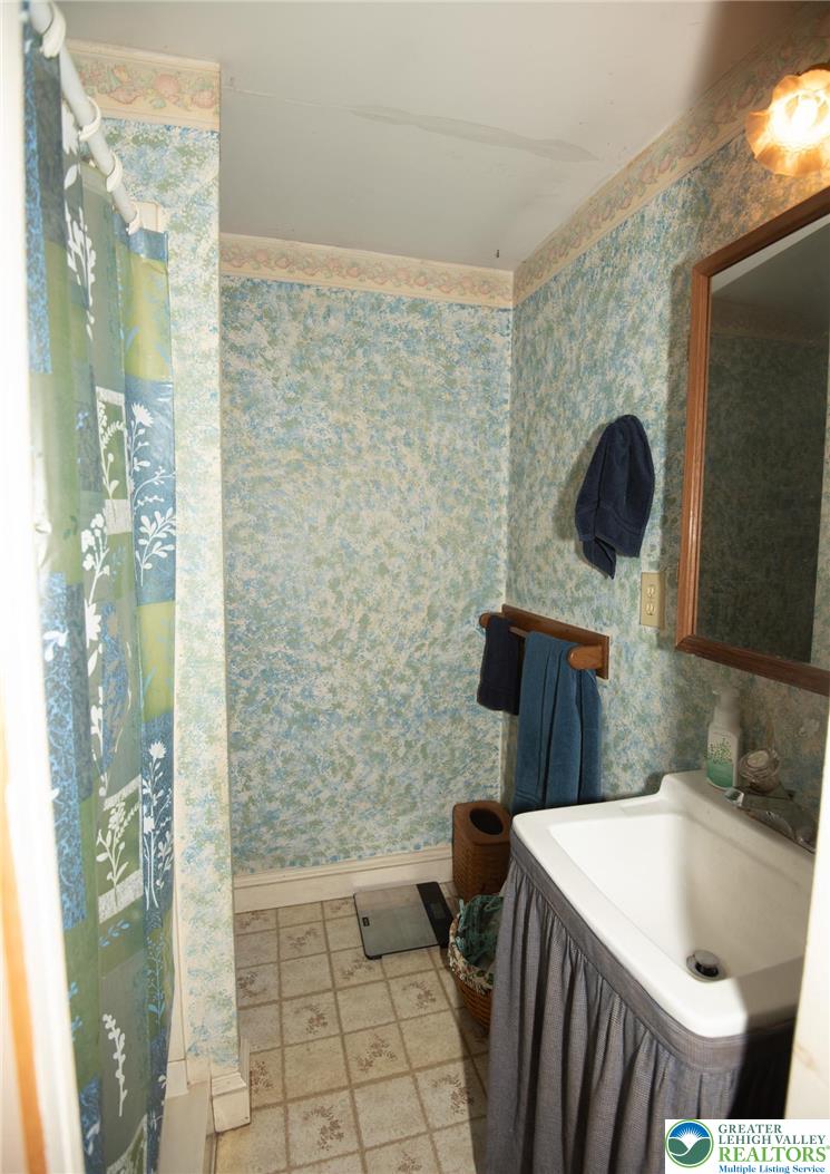 1025 Reihman Road Green Lane, PA 18054 - Photo 19 of 27