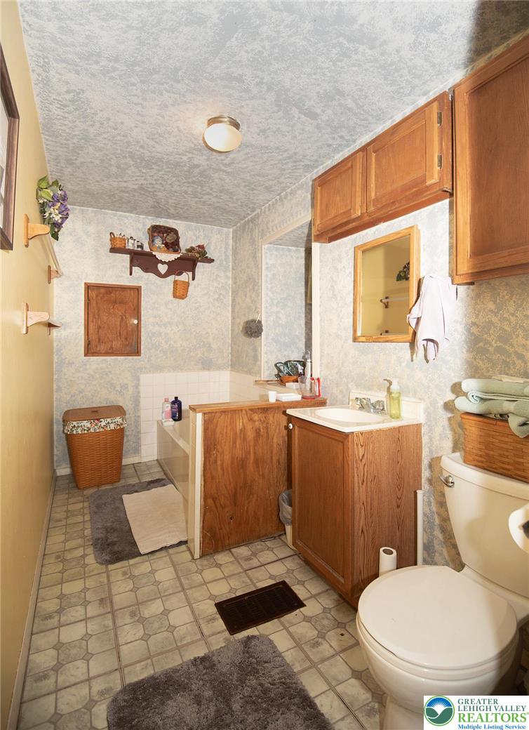 1025 Reihman Road Green Lane, PA 18054 - Photo 23 of 27