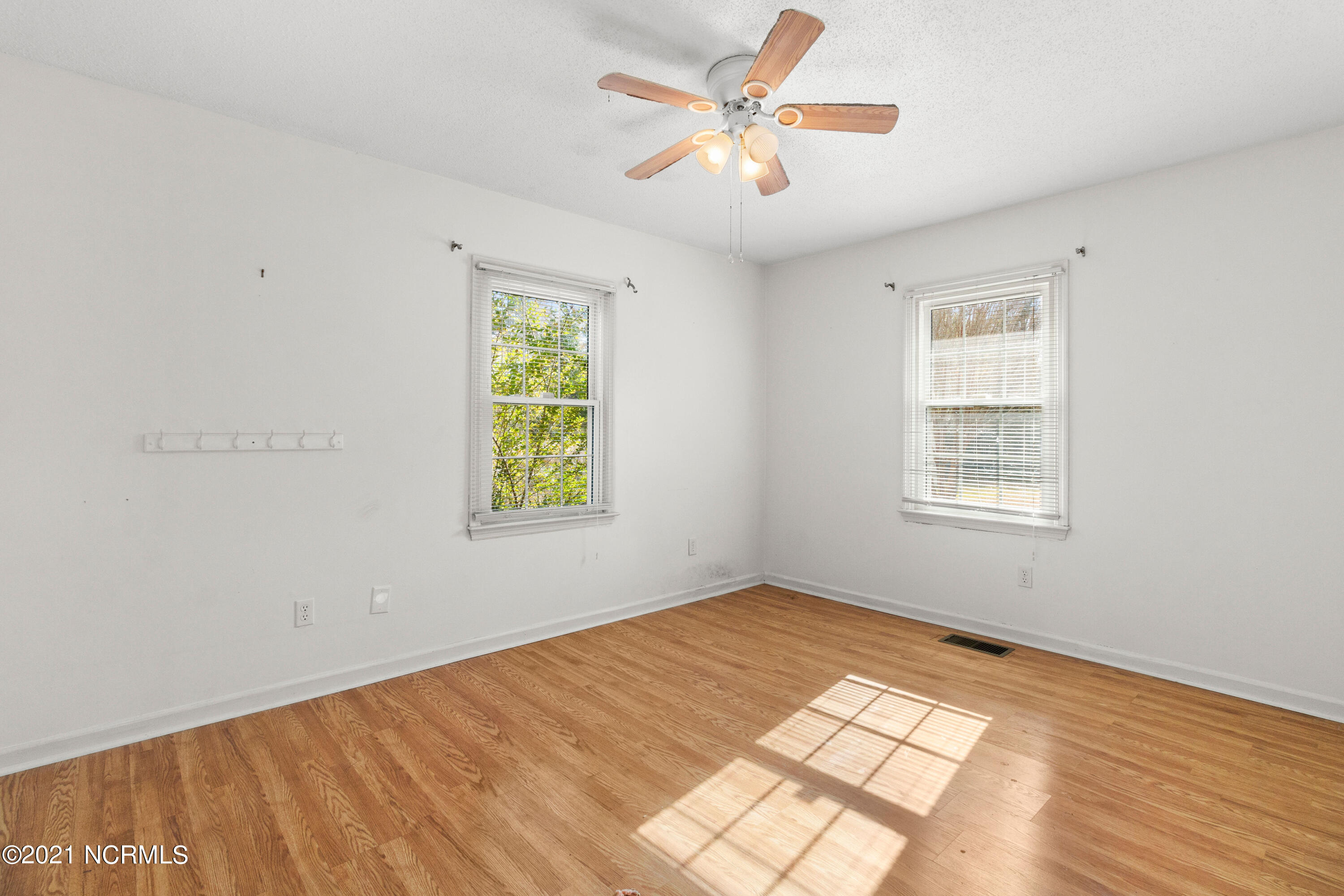 144 Thomas Humphrey Road Jacksonville, NC 28546 - Photo 15 of 31 IMG_2414