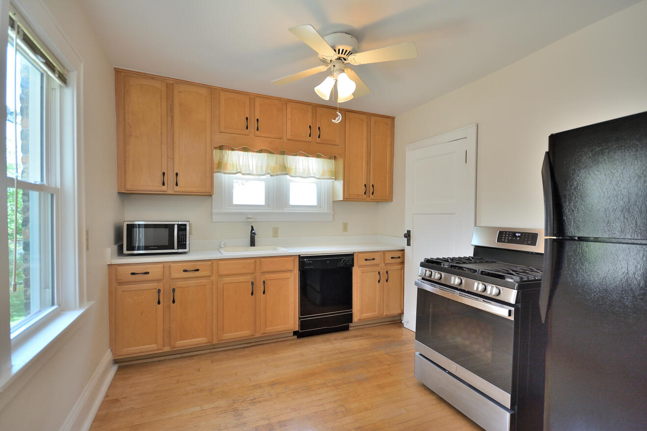357 North 60th Street Milwaukee, WI 53213 - Photo 24 of 36 Kitchen