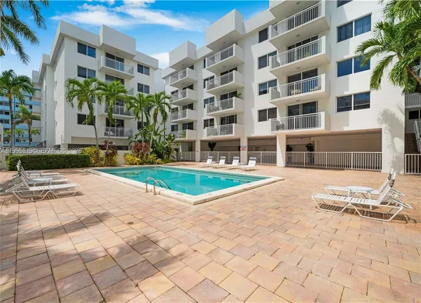 $2,700 | 1665 Bay Road, Unit 322, Miami Beach, FL 33139