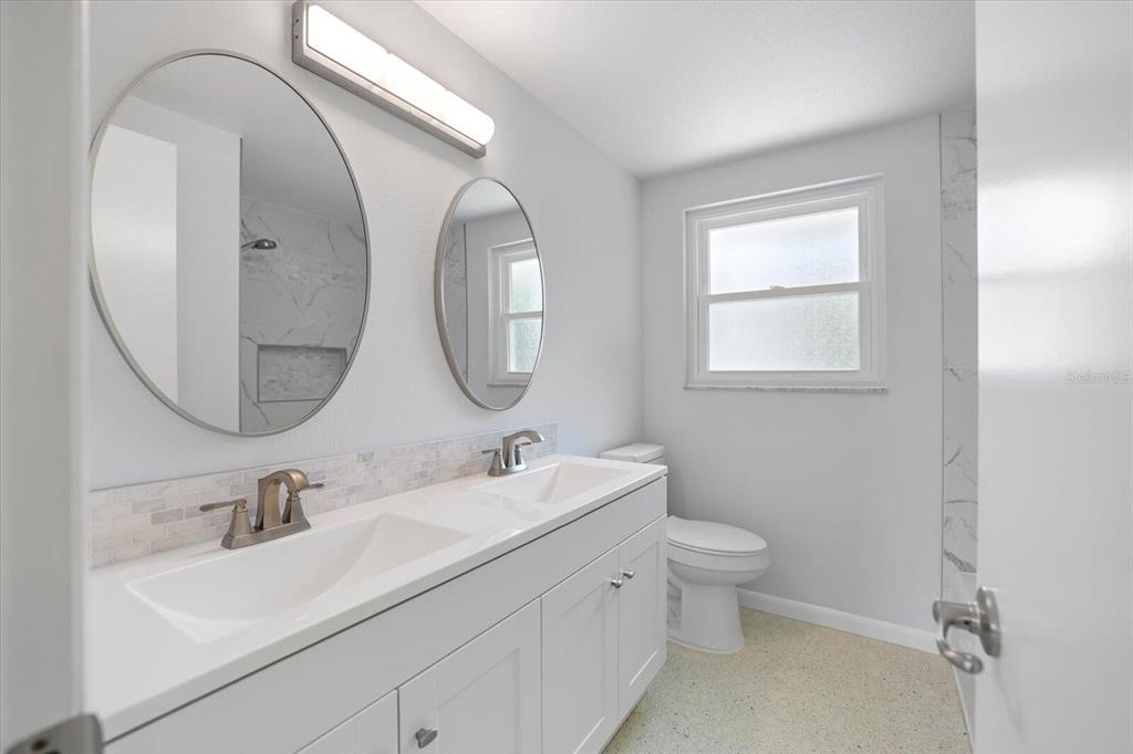 3485 Roslyn Road Venice, FL 34293 - Photo 12 of 16 Gallery Image 12