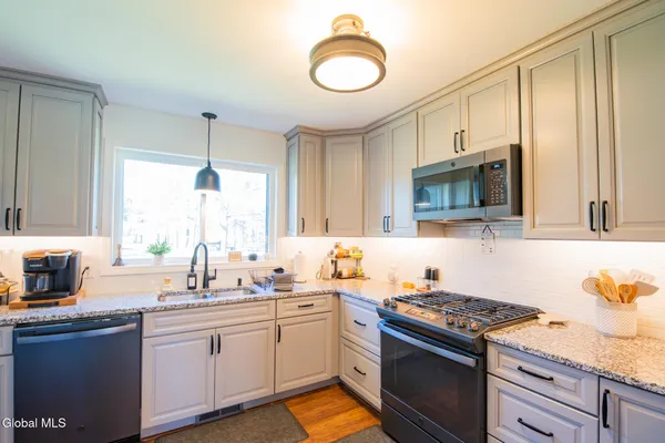 $474,900 | 25 Kimberly Lane, Moreau, NY 12828