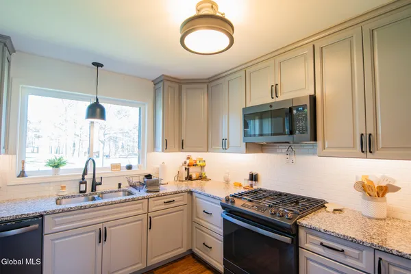 $474,900 | 25 Kimberly Lane, Moreau, NY 12828