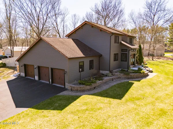 $474,900 | 25 Kimberly Lane, Moreau, NY 12828