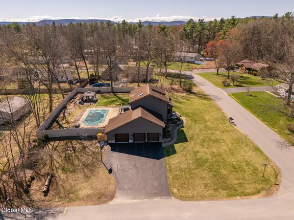 $474,900 | 25 Kimberly Lane, Moreau, NY 12828