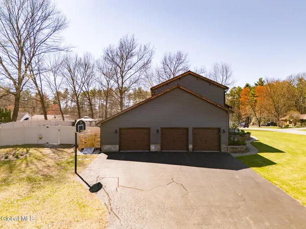 $474,900 | 25 Kimberly Lane, Moreau, NY 12828