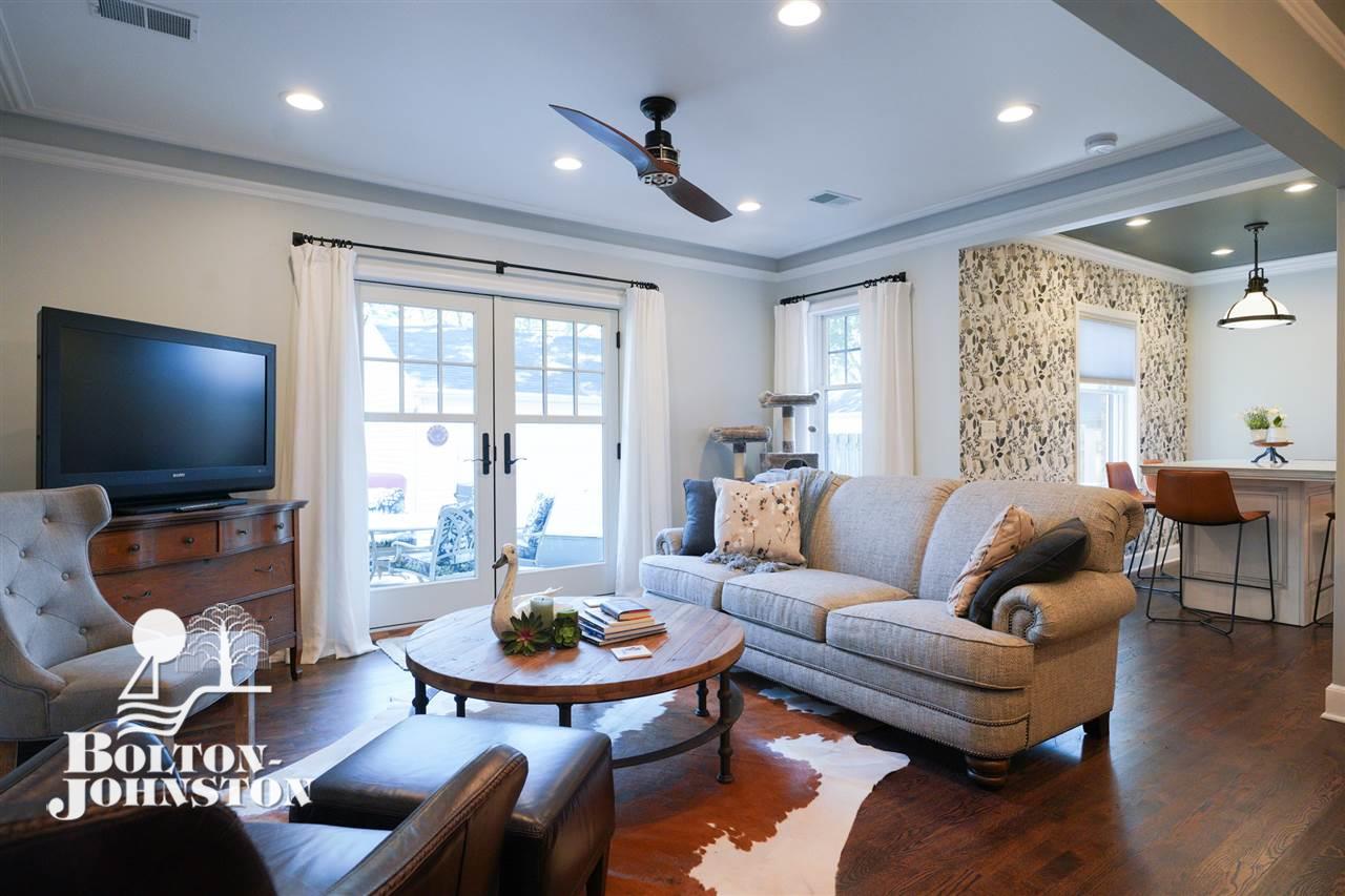 308 Moran Road Grosse Pointe, MI 48236 - Photo 4 of 32 50016262-3.JPG