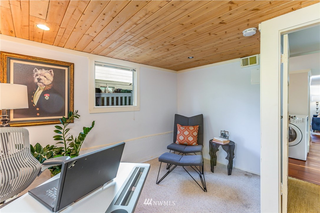4140 Southwest Ida Street Seattle, WA 98136 - Photo 26 of 39 a living room with furniture
