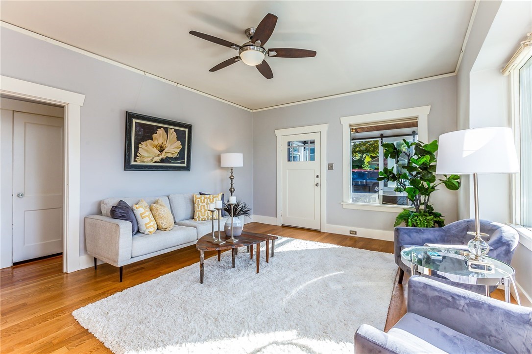 4140 Southwest Ida Street Seattle, WA 98136 - Photo 7 of 39 a living room with furniture and a table