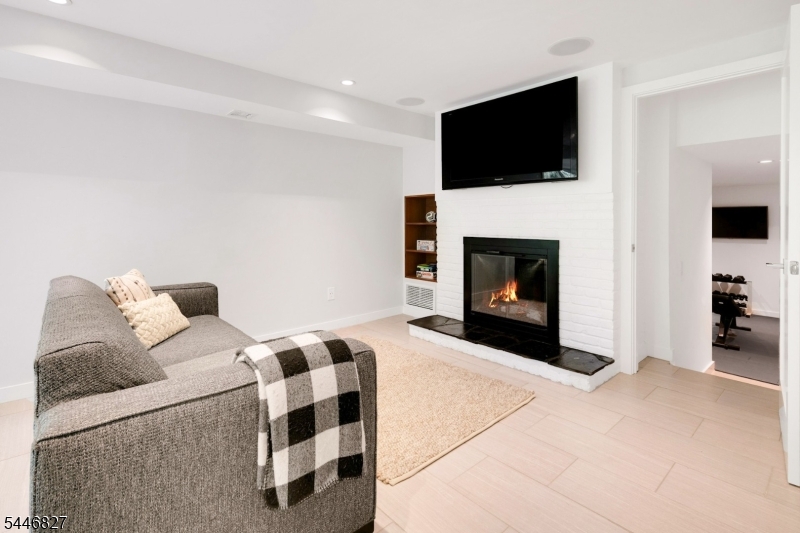 21 Gloucester Road Summit, NJ 07901 - Photo 37 of 50