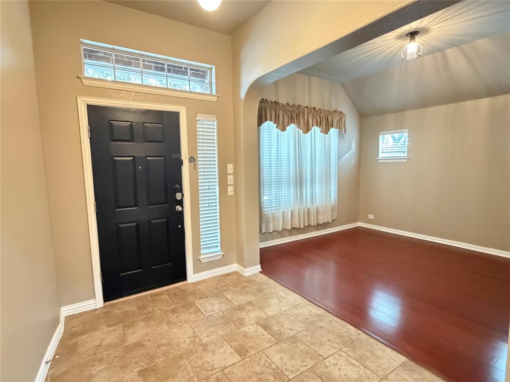 10329 StonesideTrail Fort Worth, TX 76244 - Photo 4 of 24