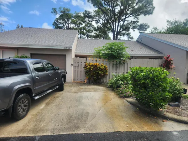 $2,400 | 5231 Pine Abbey Drive South, West Palm Beach, FL 33415
